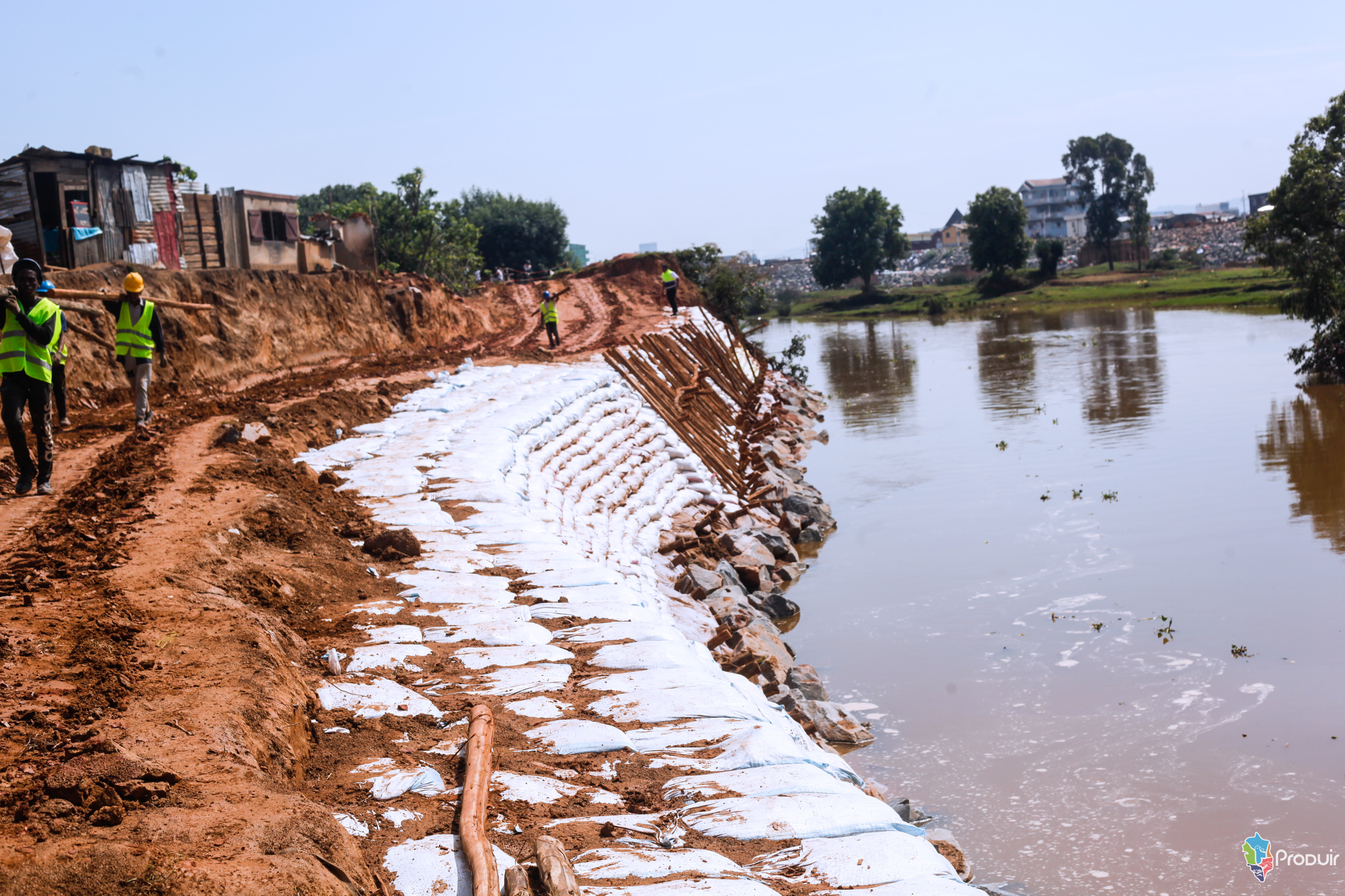 <strong>Les travaux de sécurisation des digues continuent</strong>